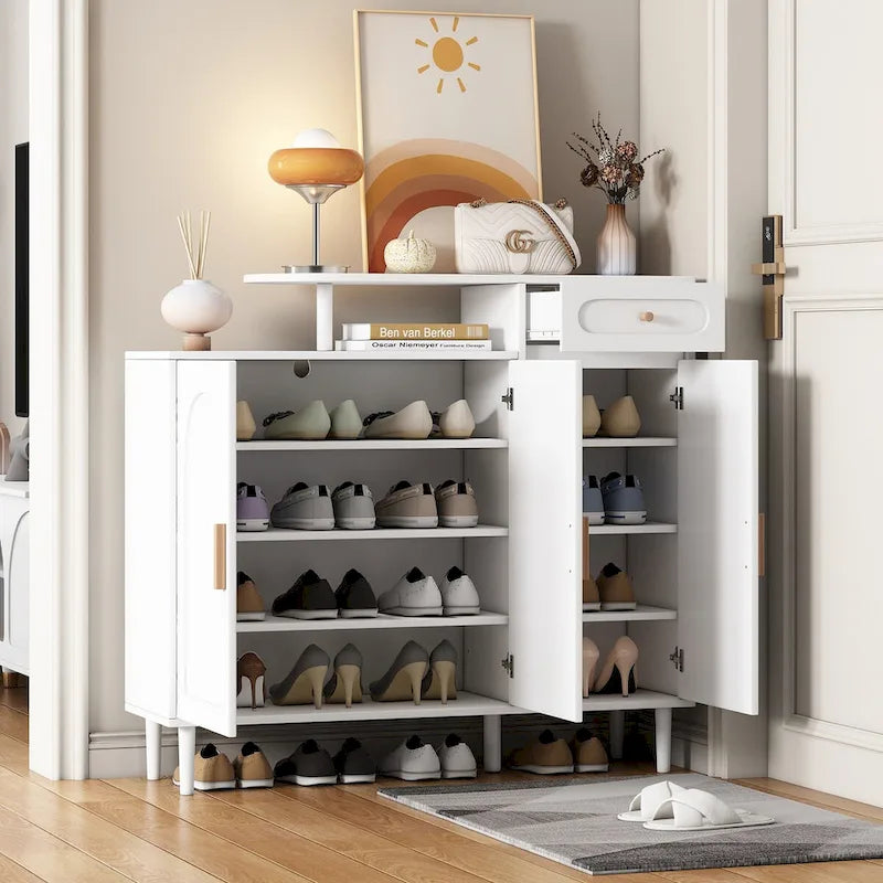 Schuhschrank mit gewölbten Türen und Schublade, cremefarbenes Sideboard mit verstellbaren Einlegeböden und Beinen aus Massivholz